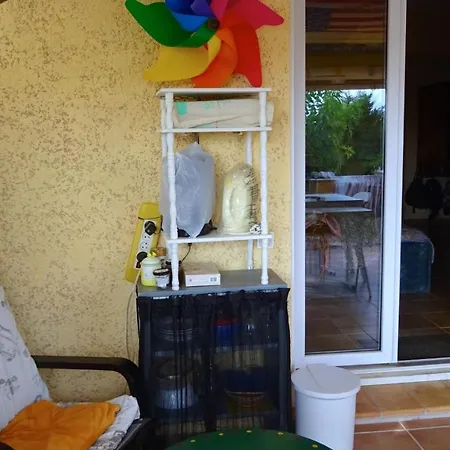 très belle chambre avec terrasse abritée *