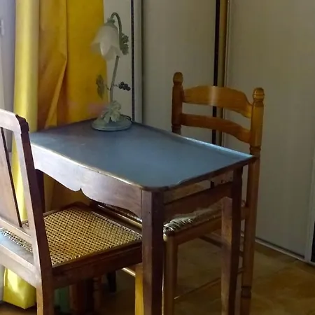 Tres Belle Chambre Avec Terrasse Abritee